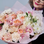 Букет сборный из роз, орхидеи, гортензии и диантусов, сентиментальный xxl